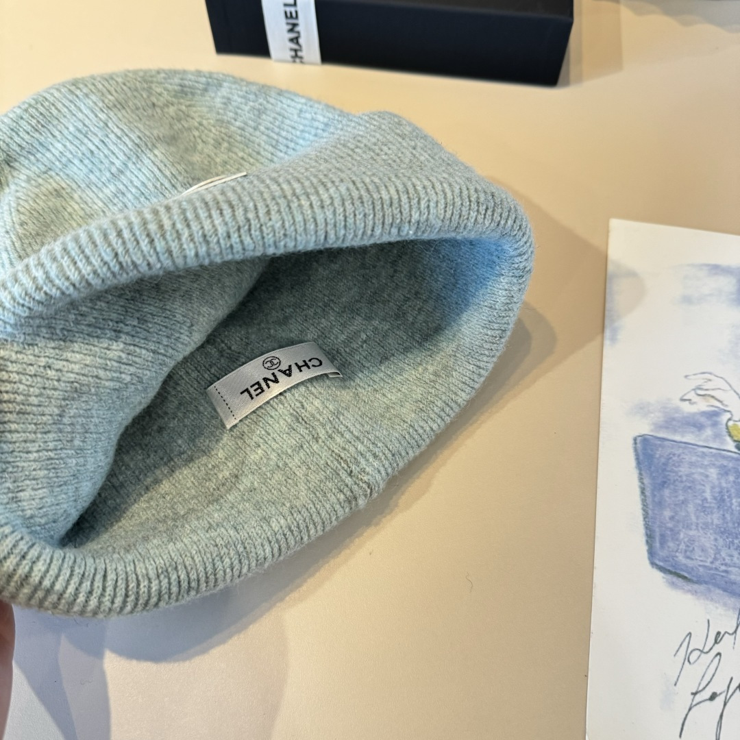 🆕

Chanel香奈儿秋冬新款毛线帽 羊毛面料，内标齐全