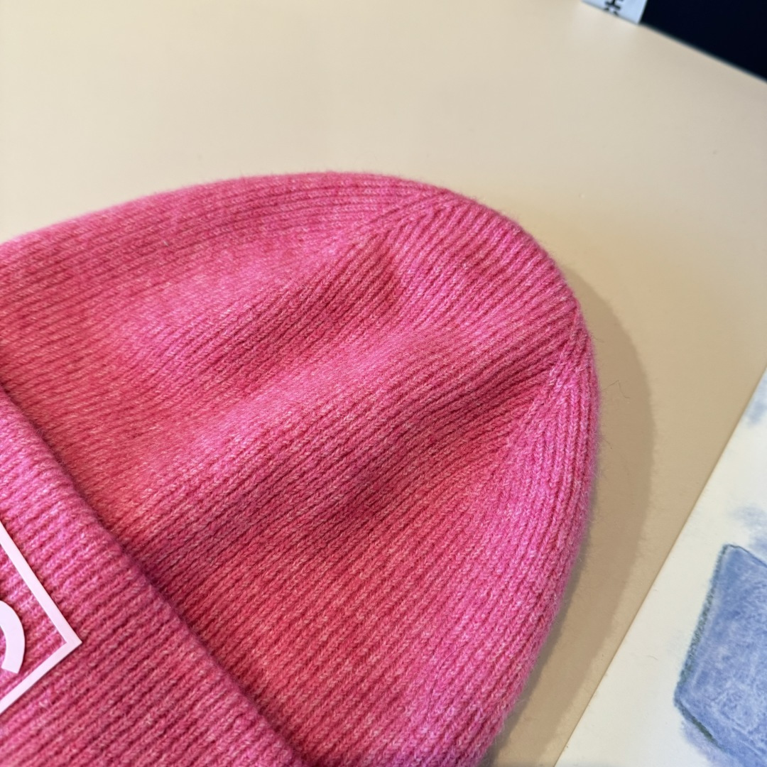 🆕

Chanel香奈儿秋冬新款毛线帽 羊毛面料，内标齐全