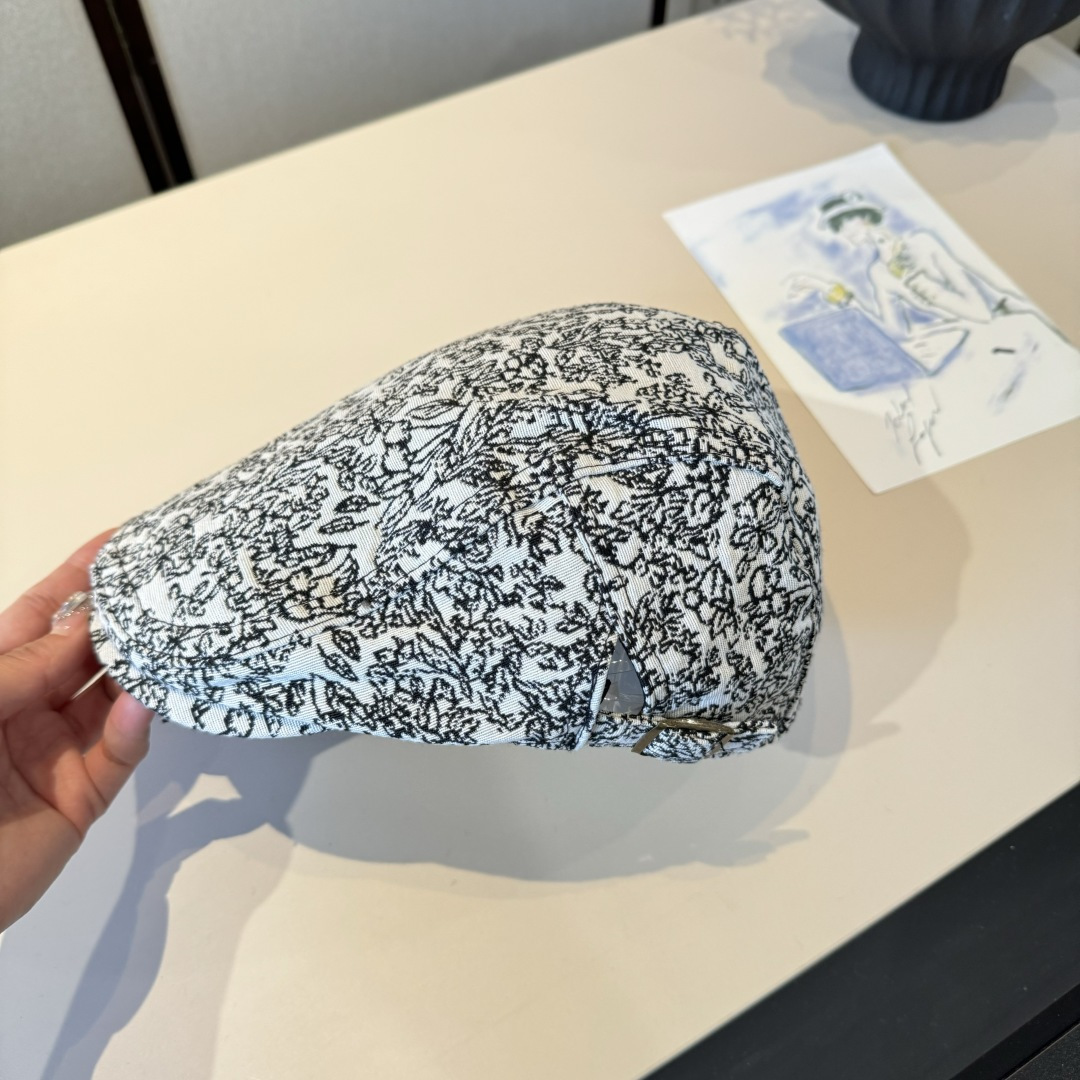 🆕

Burberry巴宝莉秋冬新款鸭舌前进帽，画家帽，头围57cm复古风