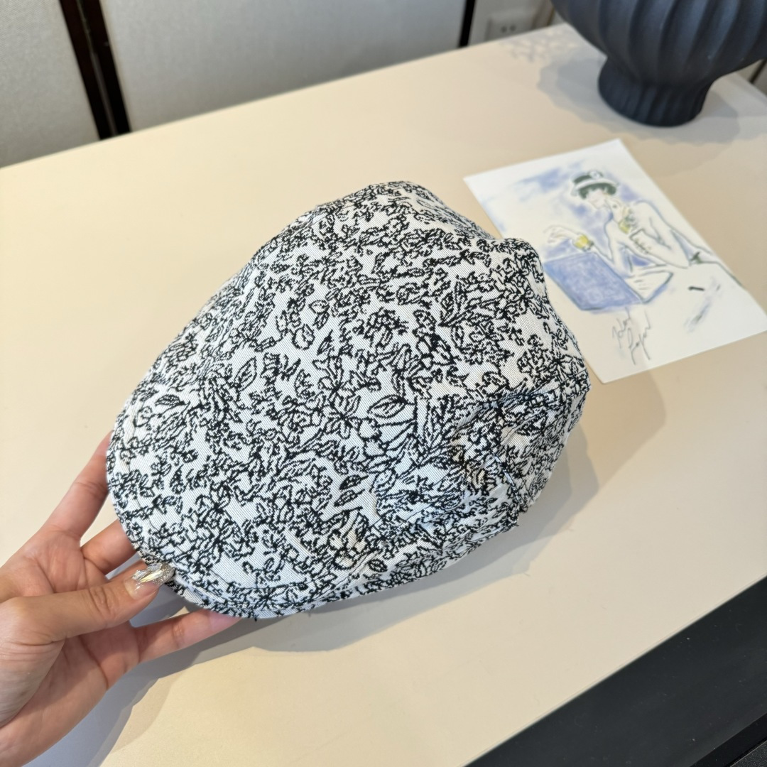 🆕

Burberry巴宝莉秋冬新款鸭舌前进帽，画家帽，头围57cm复古风