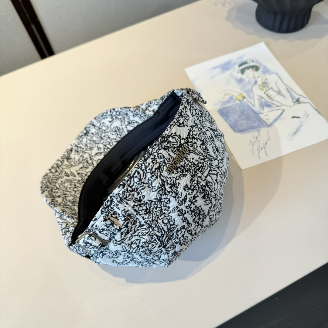 🆕

Burberry巴宝莉秋冬新款鸭舌前进帽，画家帽，头围57cm复古风