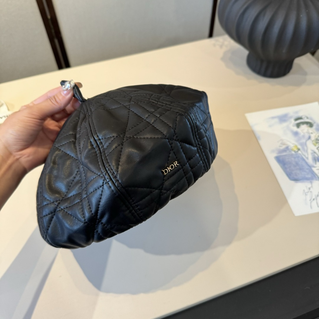 🆕

Dior迪奥秋冬款贝雷帽，菱格南瓜帽，洗水皮面料，头围57cm