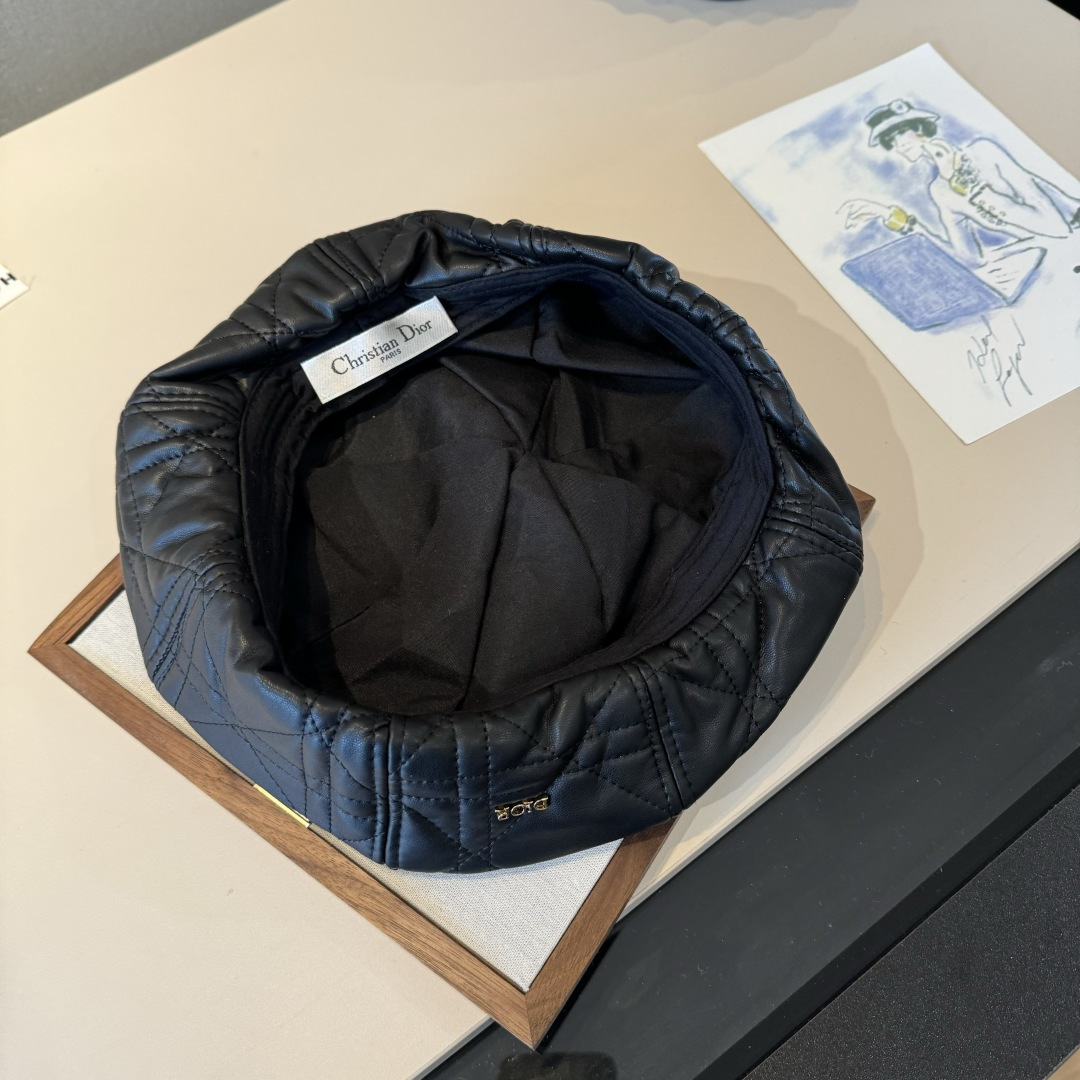 🆕

Dior迪奥秋冬款贝雷帽，菱格南瓜帽，洗水皮面料，头围57cm
