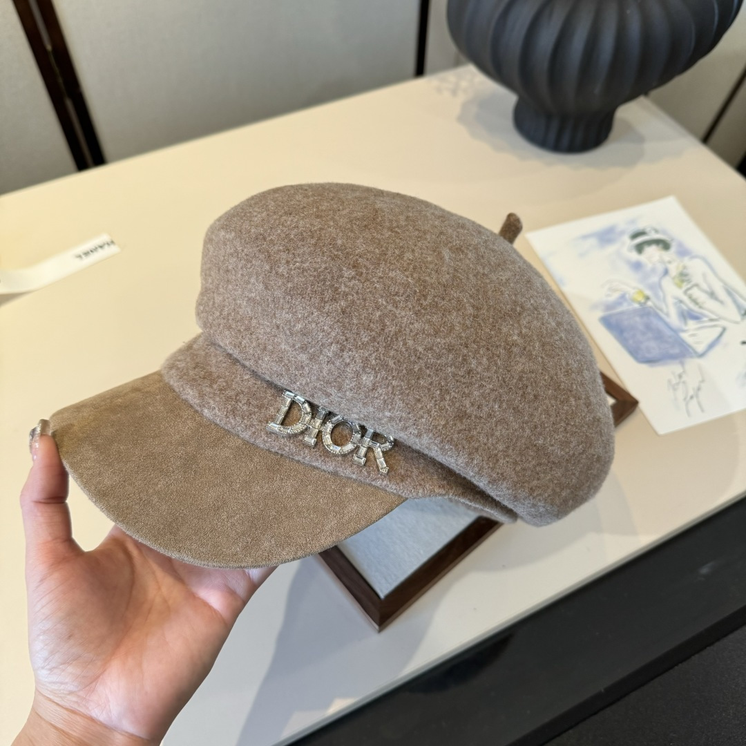 🆕
Dior羊毛画家鸭舌帽，百分百羊毛🦙%面料，头围57cm