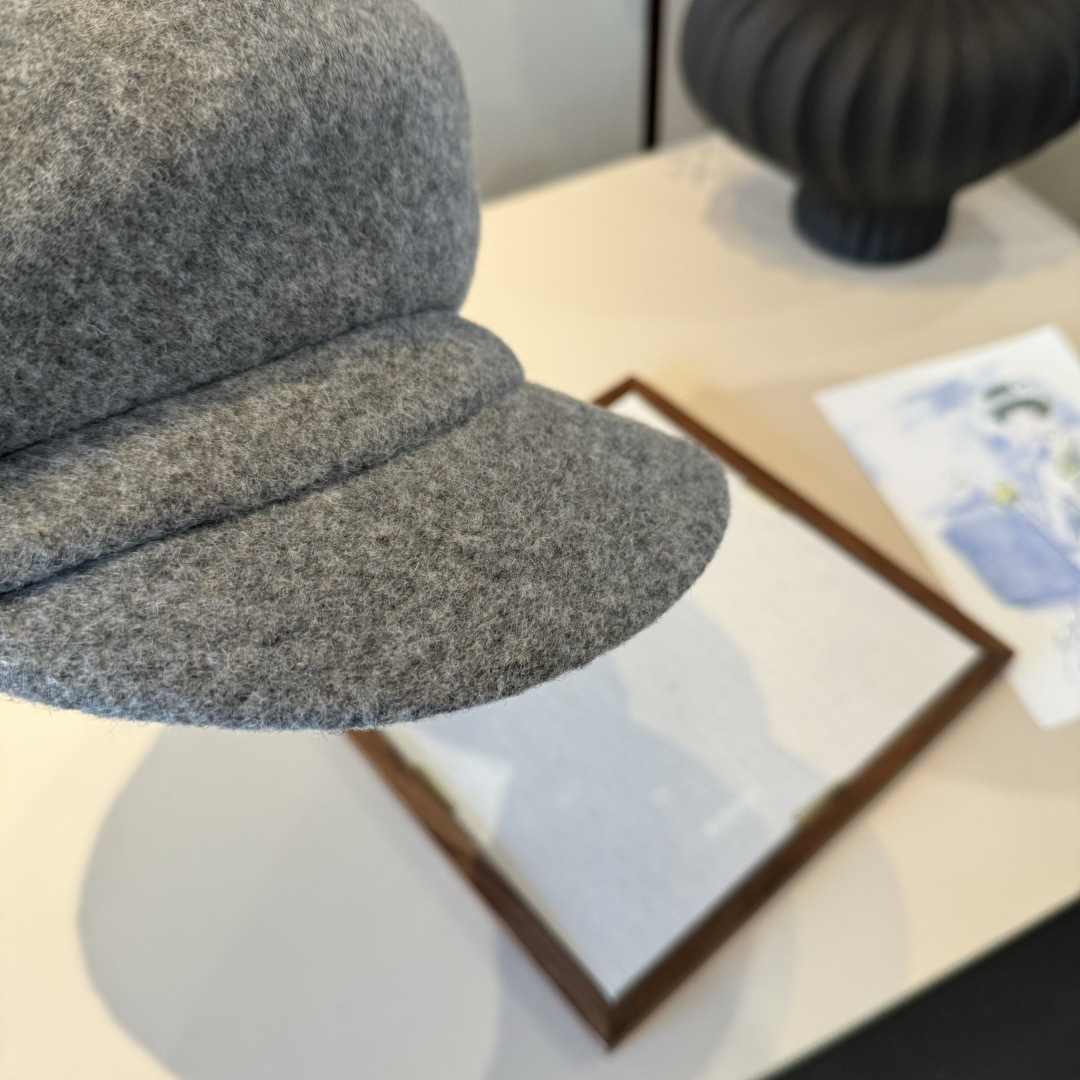 🆕
Dior羊毛画家鸭舌帽，百分百羊毛🦙%面料，头围57cm