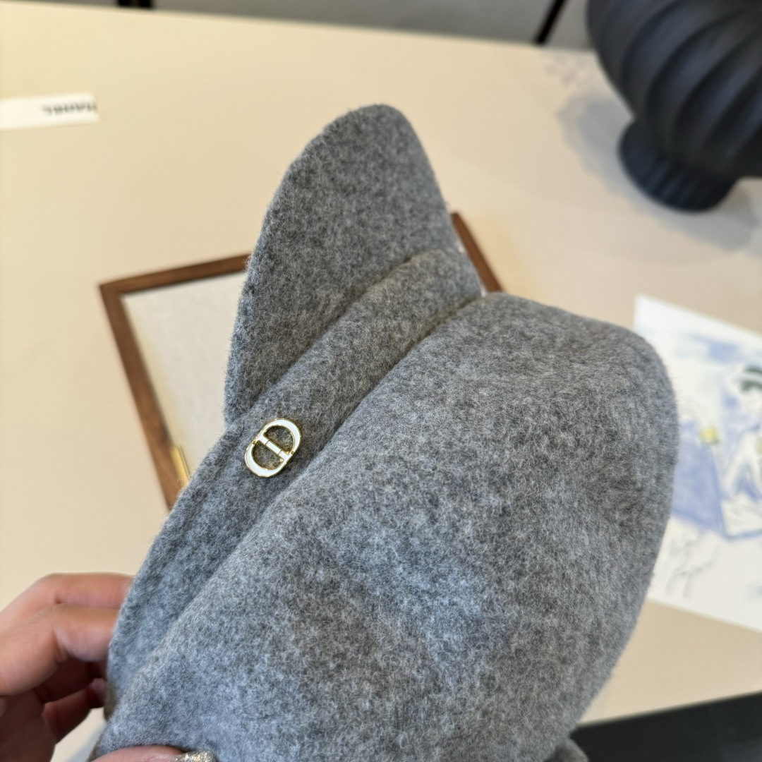 🆕
Dior羊毛画家鸭舌帽，百分百羊毛🦙%面料，头围57cm