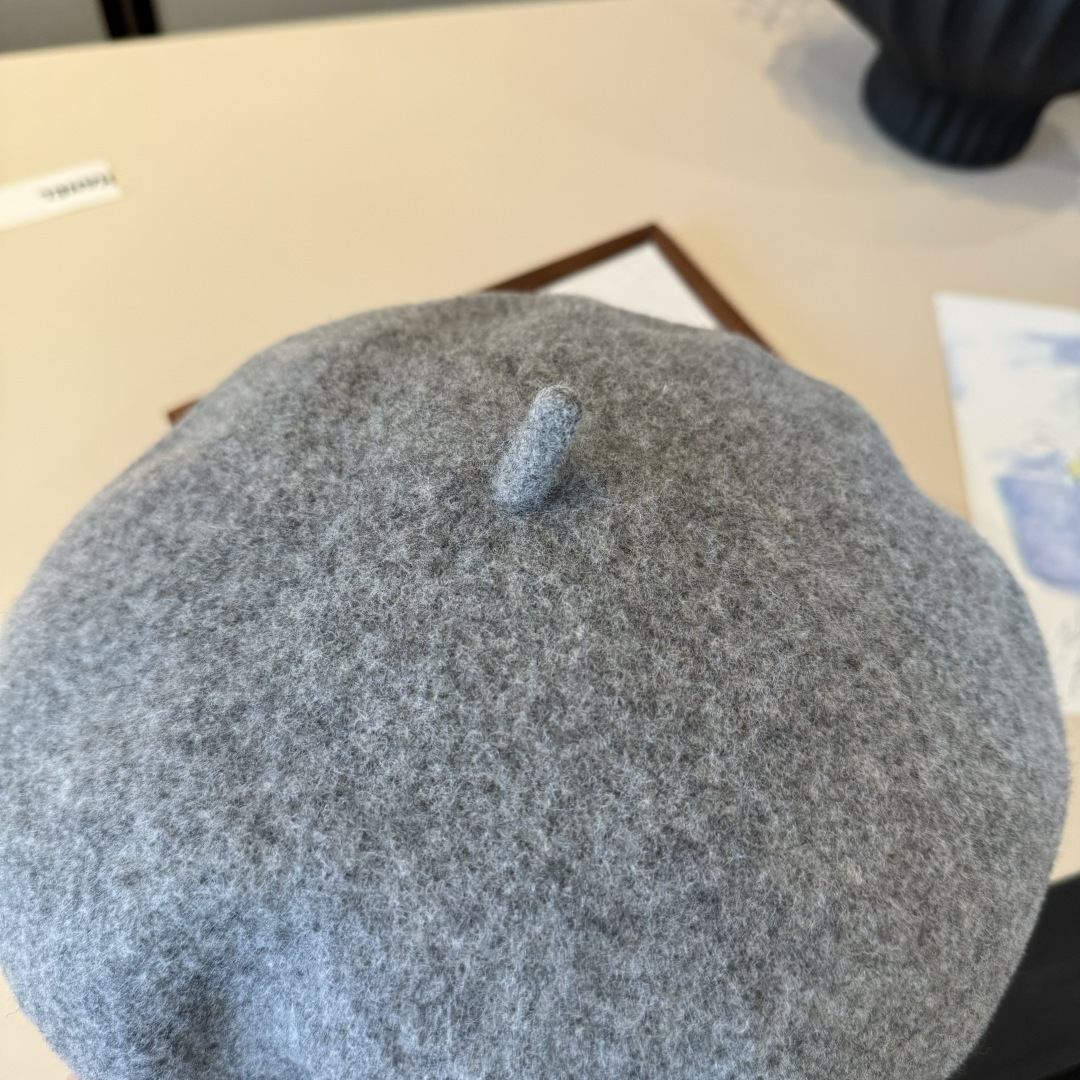 🆕
Dior羊毛画家鸭舌帽，百分百羊毛🦙%面料，头围57cm