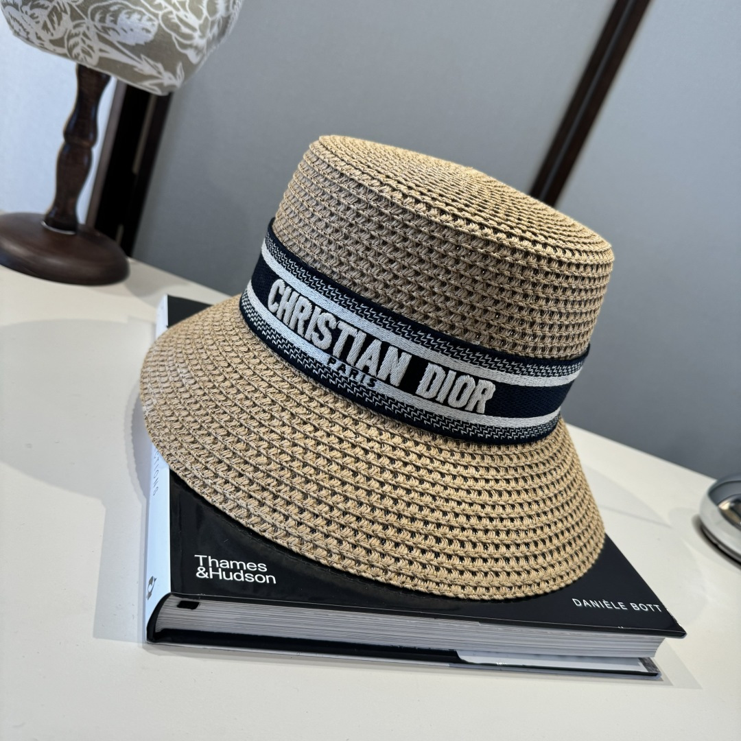 🆕

Dior迪奥草帽，镂空礼帽，官方款，一比一定制，字体凹凸有致，非市场普通版本，头围57cm