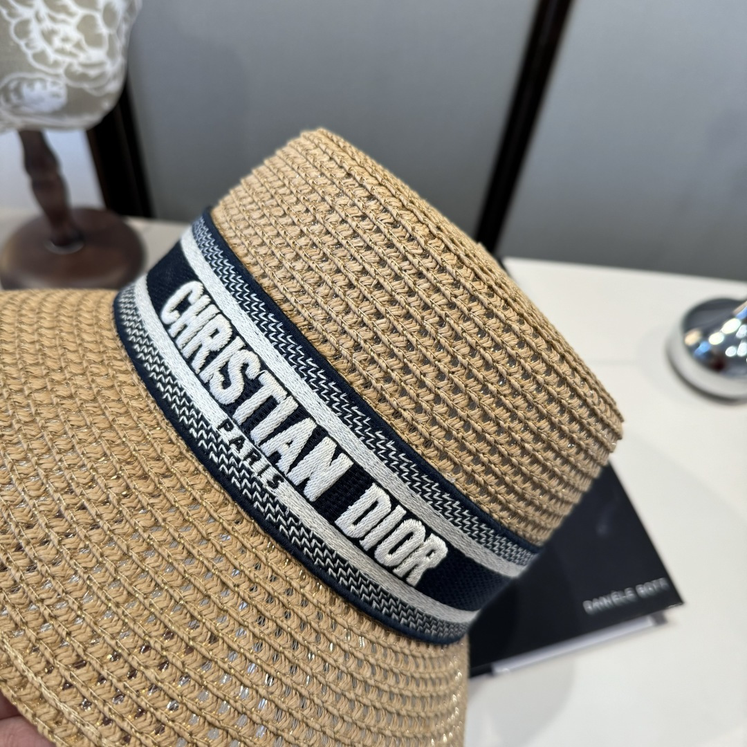🆕

Dior迪奥草帽，镂空礼帽，官方款，一比一定制，字体凹凸有致，非市场普通版本，头围57cm