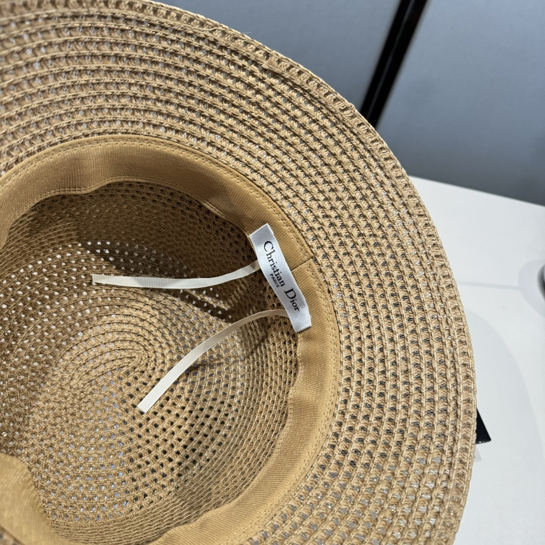 🆕

Dior迪奥草帽，镂空礼帽，官方款，一比一定制，字体凹凸有致，非市场普通版本，头围57cm
