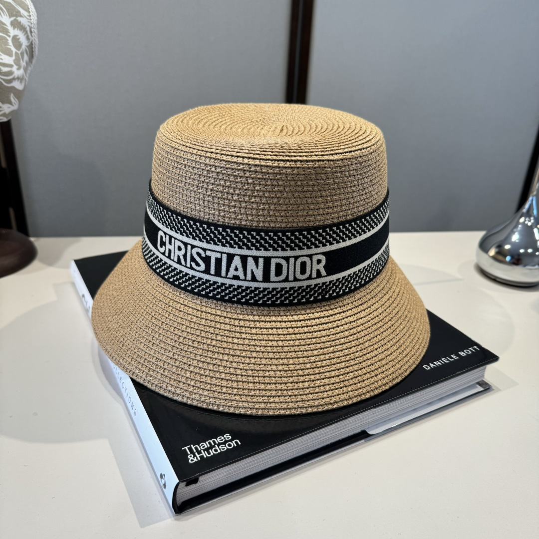🆕

Dior迪奥新款草帽，日本纸草制作，跑量王，头围57cm