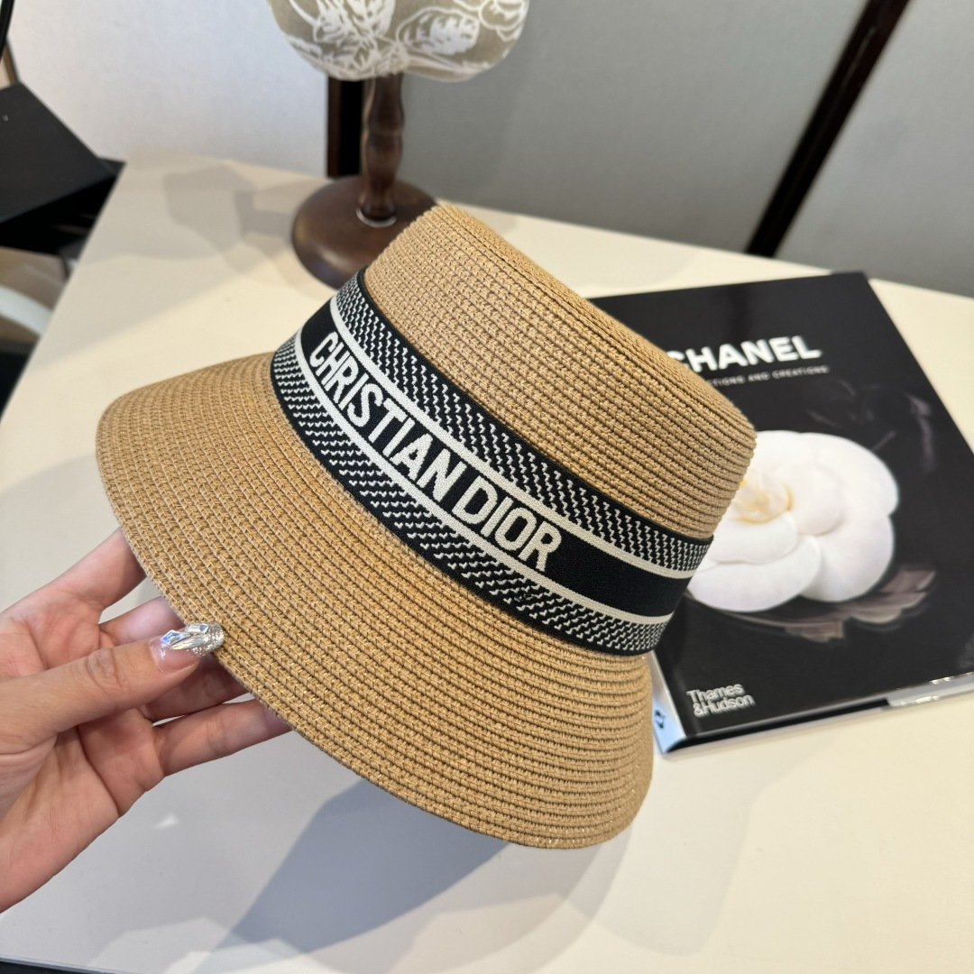 🆕

Dior迪奥新款草帽，日本纸草制作，跑量王，头围57cm