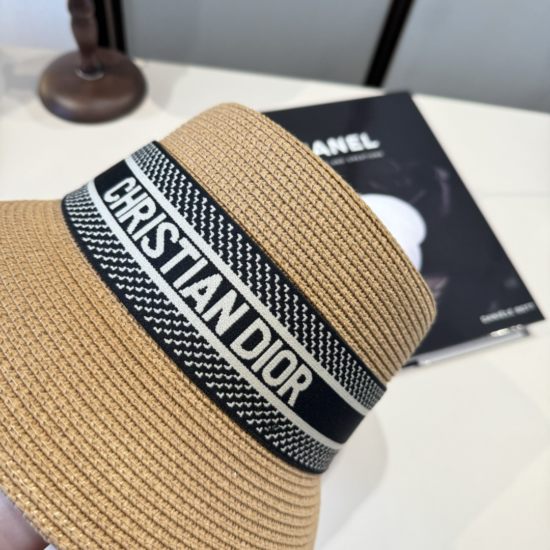 🆕

Dior迪奥新款草帽，日本纸草制作，跑量王，头围57cm