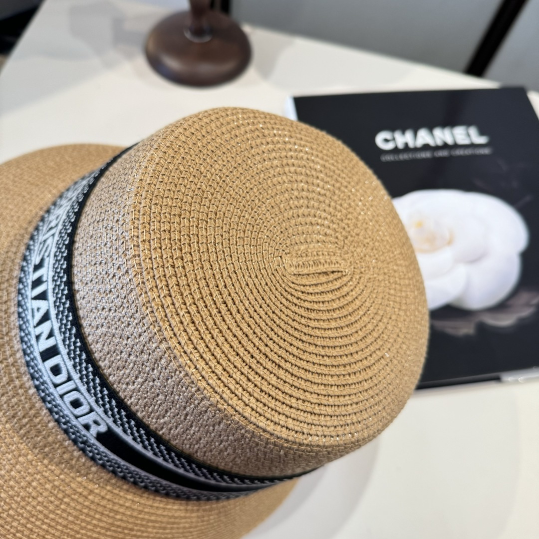 🆕

Dior迪奥新款草帽，日本纸草制作，跑量王，头围57cm