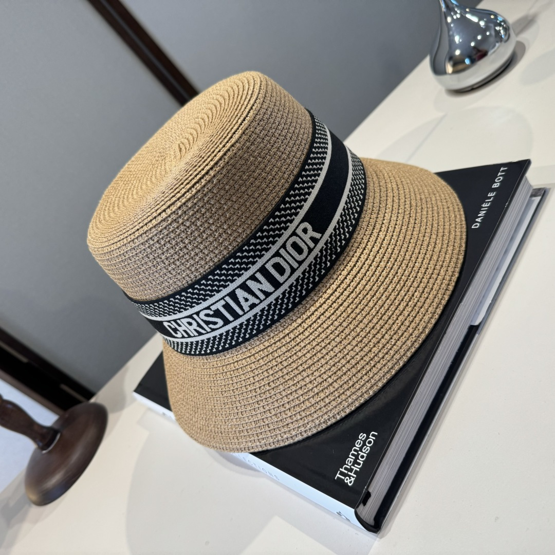 🆕

Dior迪奥新款草帽，日本纸草制作，跑量王，头围57cm