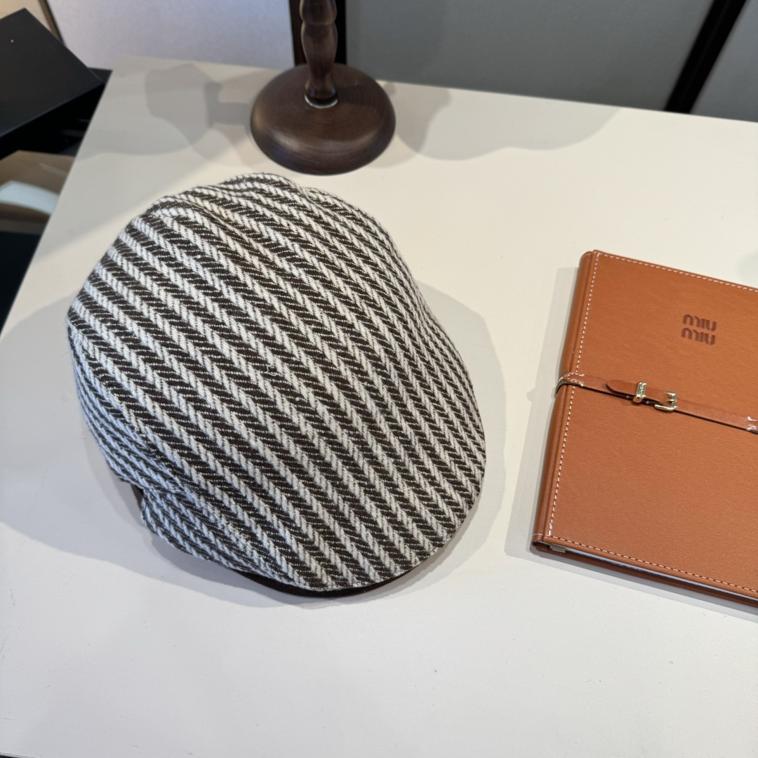 🆕
巴宝莉Burberry复古风前进鸭舌帽，灯芯绒面料，高级百搭，头围57cm