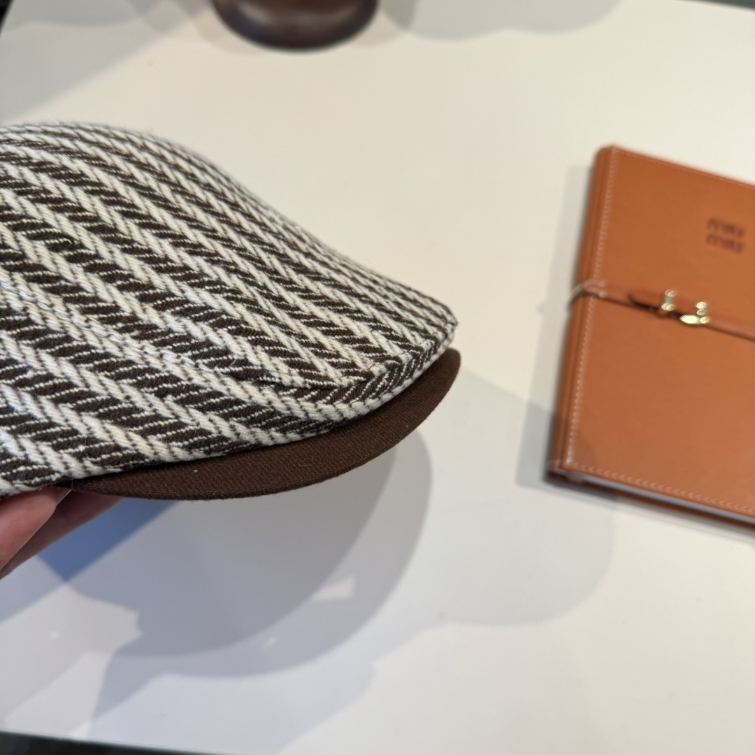 🆕
巴宝莉Burberry复古风前进鸭舌帽，灯芯绒面料，高级百搭，头围57cm