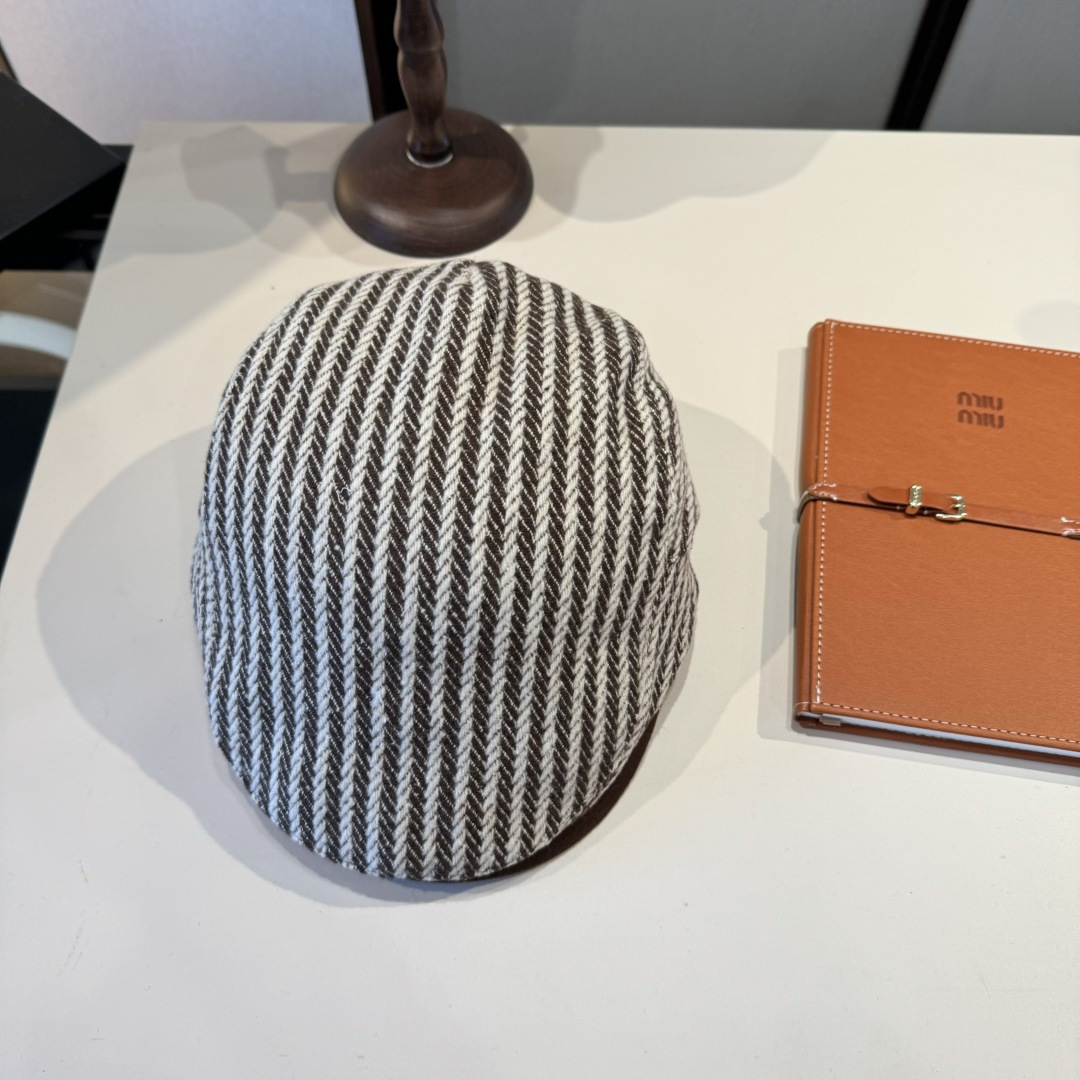 🆕
巴宝莉Burberry复古风前进鸭舌帽，灯芯绒面料，高级百搭，头围57cm