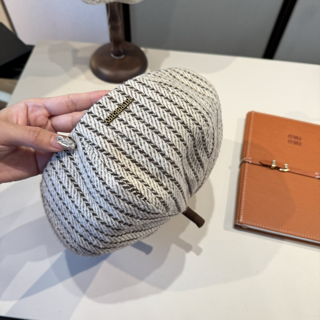 🆕
巴宝莉Burberry复古风八角南瓜帽，贝雷帽，灯芯绒面料，高级百搭，头围57cm