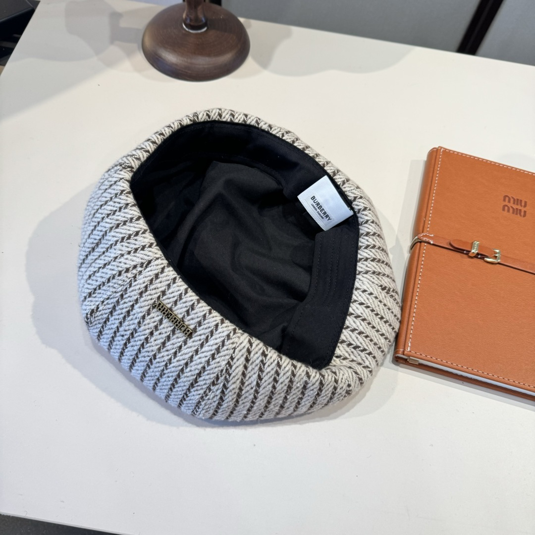 🆕
巴宝莉Burberry复古风八角南瓜帽，贝雷帽，灯芯绒面料，高级百搭，头围57cm