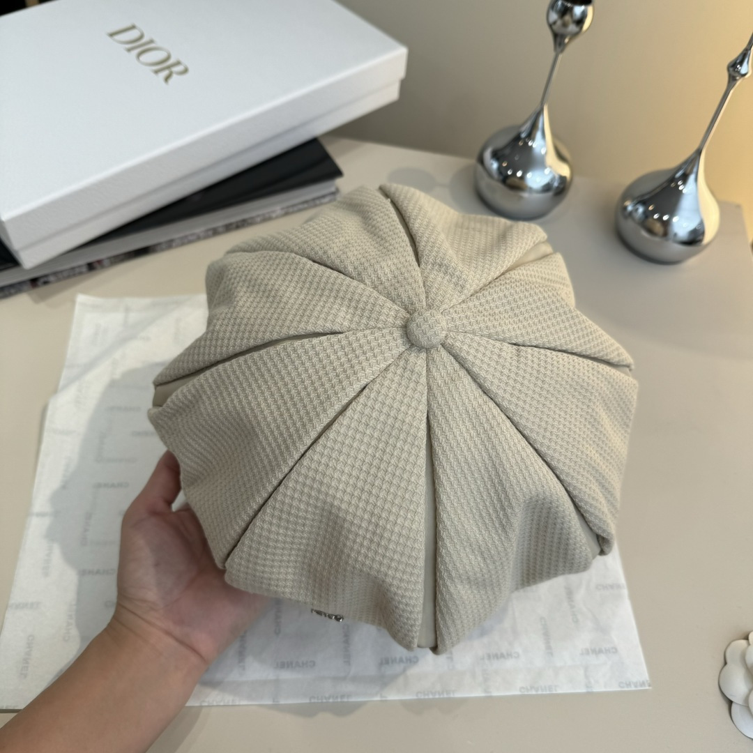 🆕

Dior迪奥新款八角帽，南瓜帽，画家帽，订单款，头围57cm
