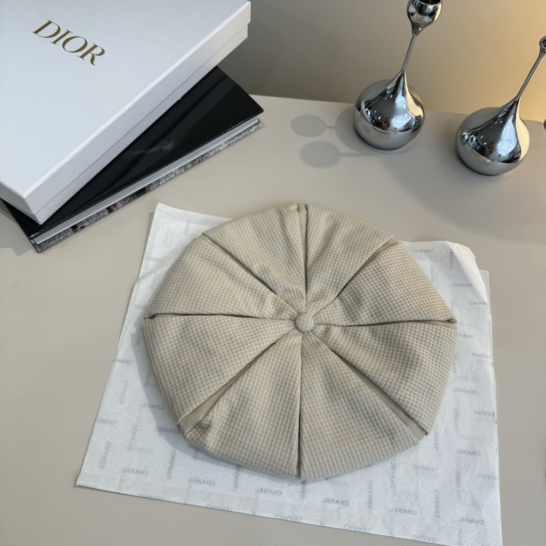 🆕

Dior迪奥新款八角帽，南瓜帽，画家帽，订单款，头围57cm