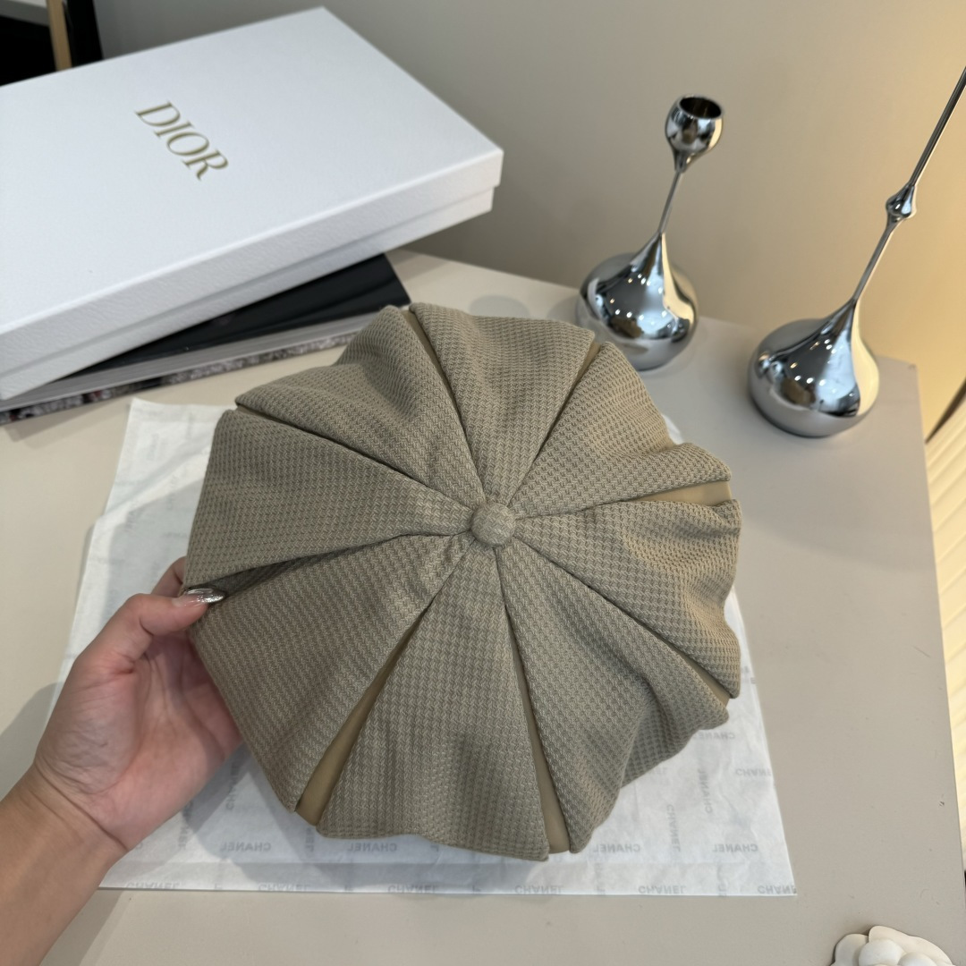 🆕

Dior迪奥新款八角帽，南瓜帽，画家帽，订单款，头围57cm