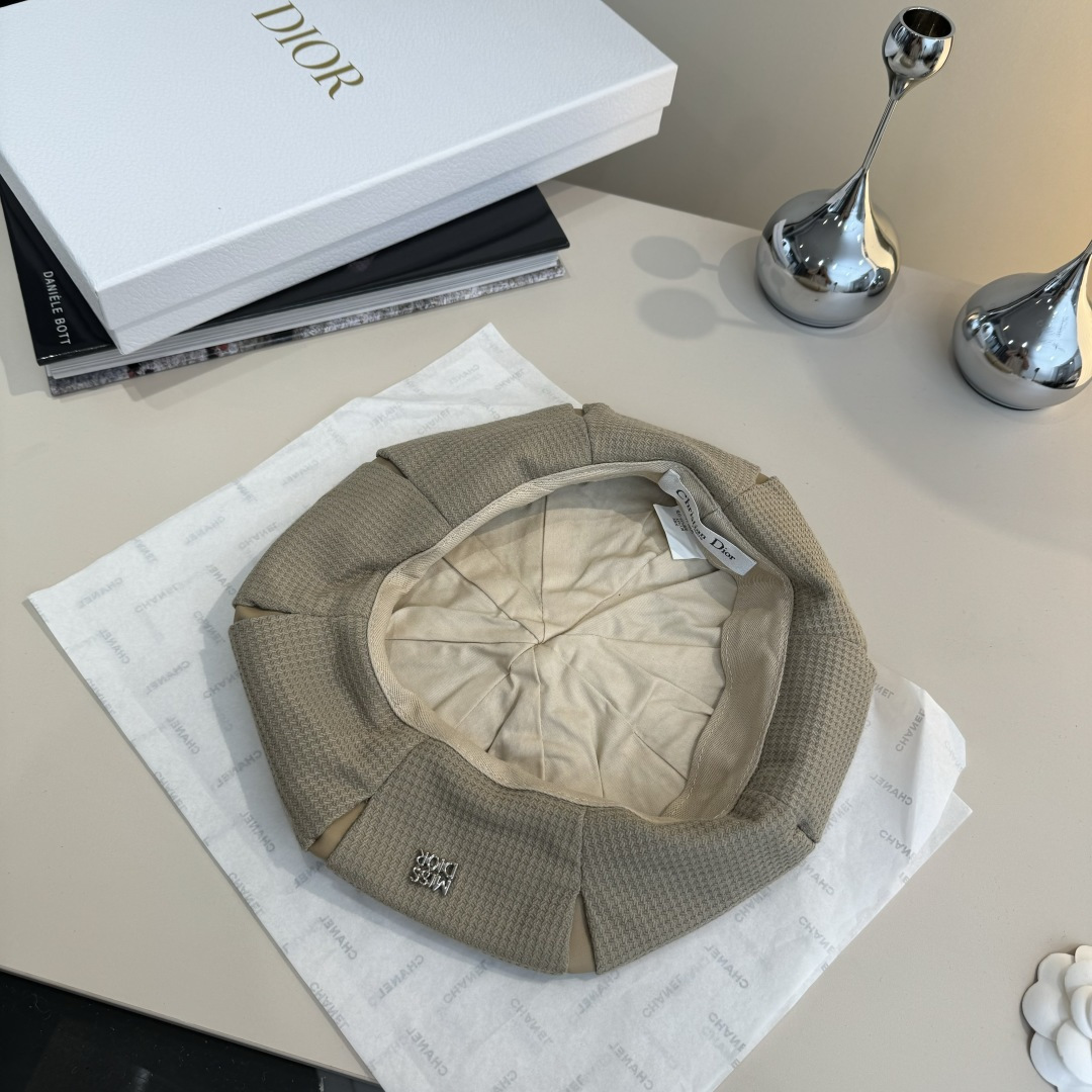 🆕

Dior迪奥新款八角帽，南瓜帽，画家帽，订单款，头围57cm