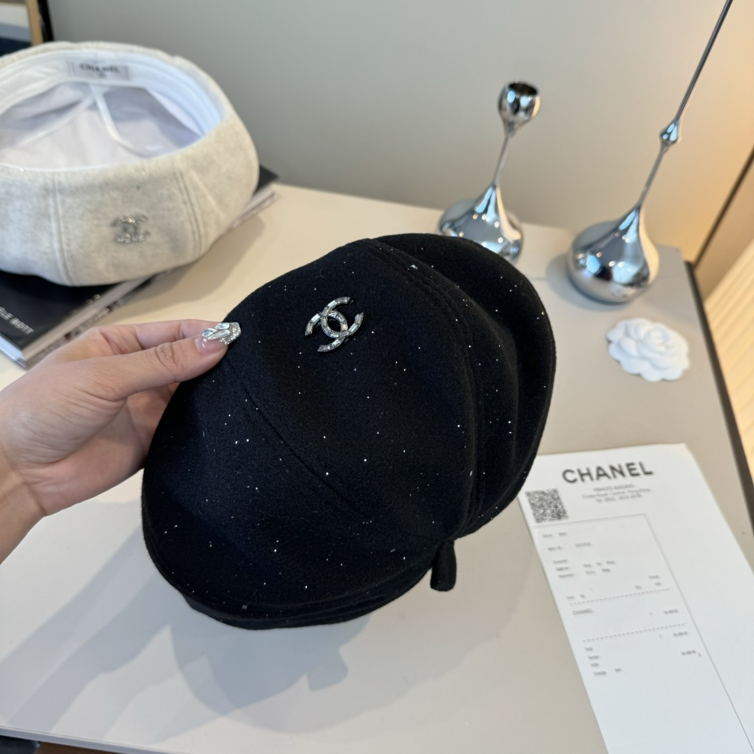 🆕

香奈儿新款鸭贝雷帽，头围57cm 