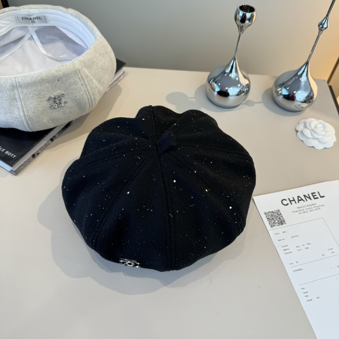 🆕

香奈儿新款鸭贝雷帽，头围57cm 