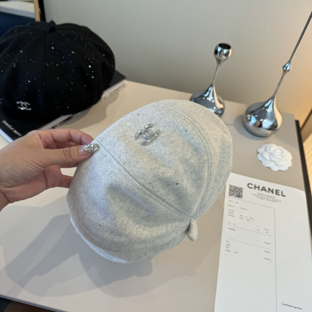 🆕

香奈儿新款鸭贝雷帽，头围57cm 