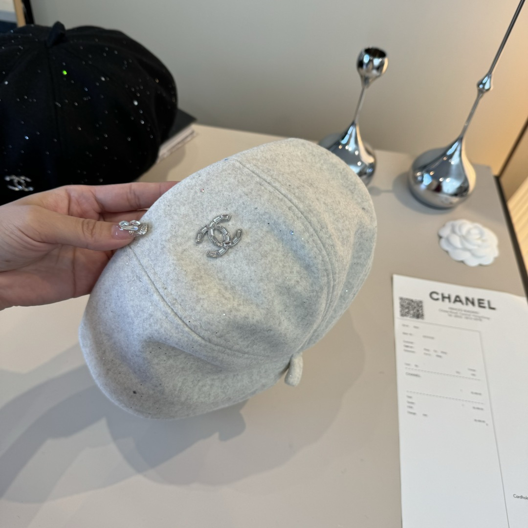 🆕

香奈儿新款鸭贝雷帽，头围57cm 