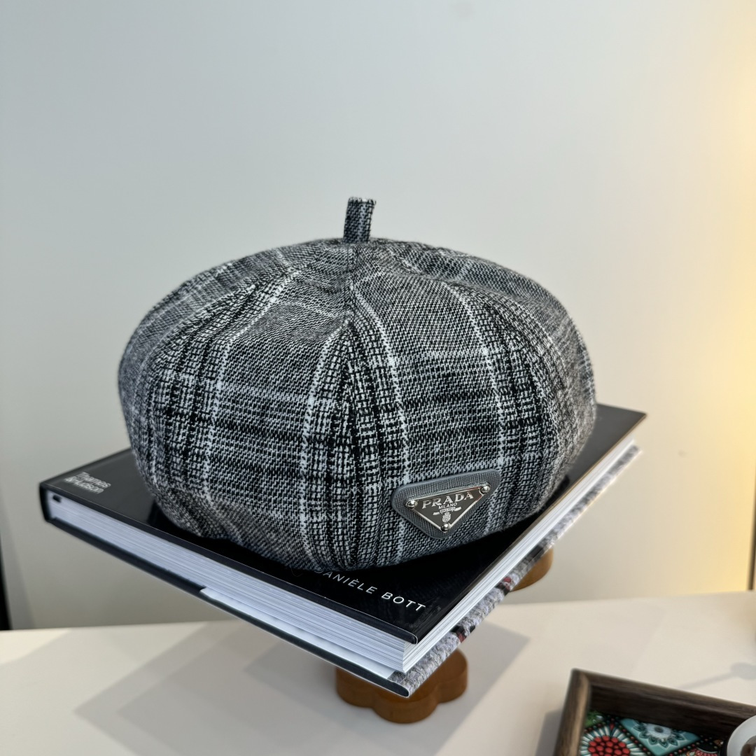 NO:365002,Prada new beret hat fisherman hat baseball hat knit hat, hat, prada, espadrilles, hats普拉达新款贝雷帽帽子渔夫帽棒球帽针织帽,帽子,prada,espadrilles,hats,hat