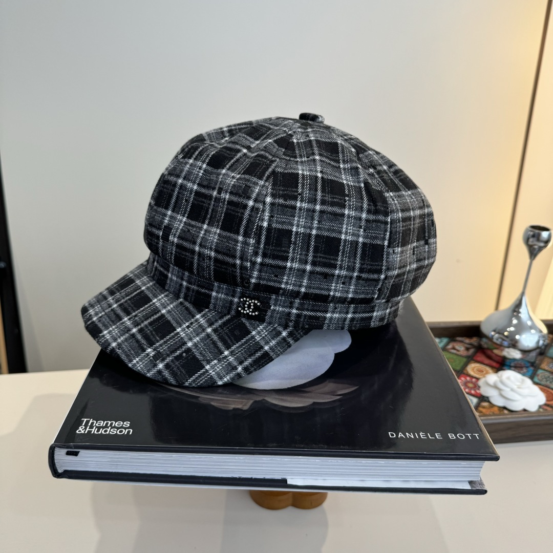 NO:365011,Chanel Chanel new style duck tongue painter hat, universal for men and women, hat fisherman hat baseball hat knit hat, hat, chanel, chanel, espadrilles, hatsChanel香奈儿新款鸭舌画家帽,男女通用,帽子渔夫帽棒球帽针织帽,帽子,chanel,chanel,espadrilles,hats,hat