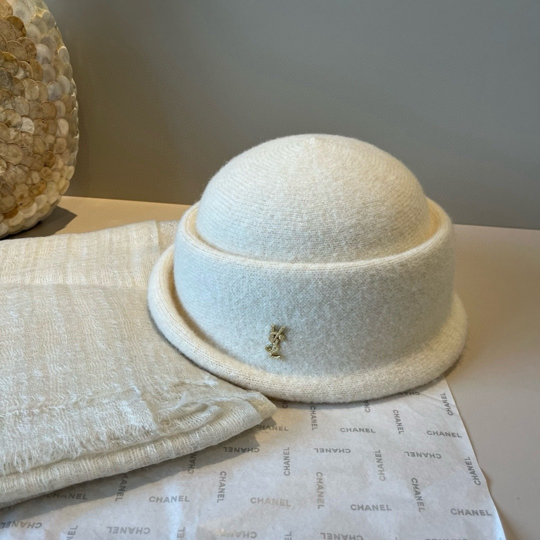 🆕

ysl圣罗兰新款羊毛卷边盆帽，不规则剪裁设计，头围57cm
