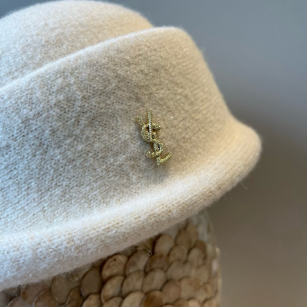 🆕

ysl圣罗兰新款羊毛卷边盆帽，不规则剪裁设计，头围57cm
