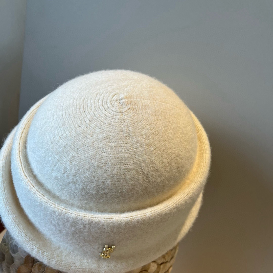 🆕

ysl圣罗兰新款羊毛卷边盆帽，不规则剪裁设计，头围57cm
