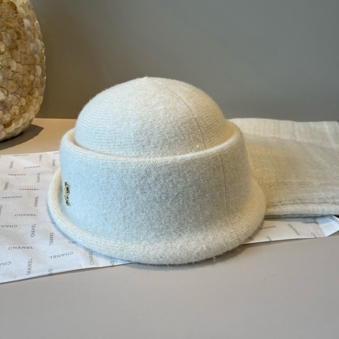 🆕

ysl圣罗兰新款羊毛卷边盆帽，不规则剪裁设计，头围57cm
