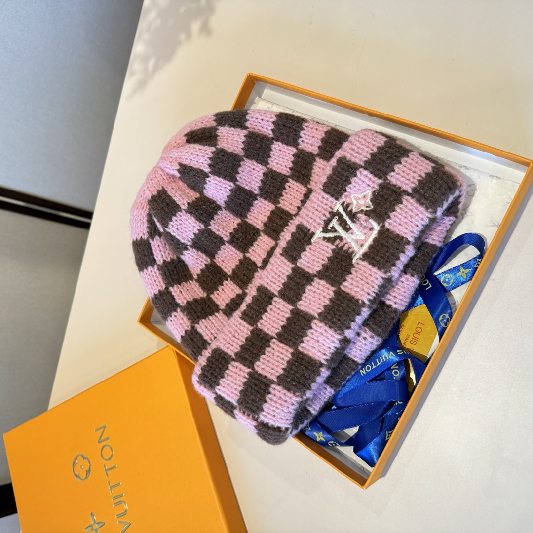 NO:365383,Lv Louis Vuitton checkerboard knitted wool hat, universal hat, fisherman hat, baseball hat, knit hat, hat, louis vuitton, louis vuitton, espadrilles, hatsLv路易威登棋盘格针织毛线帽,男女通用款帽子渔夫帽棒球帽针织帽,帽子,louis vuitton,louis vuitton,espadrilles,hats,hat