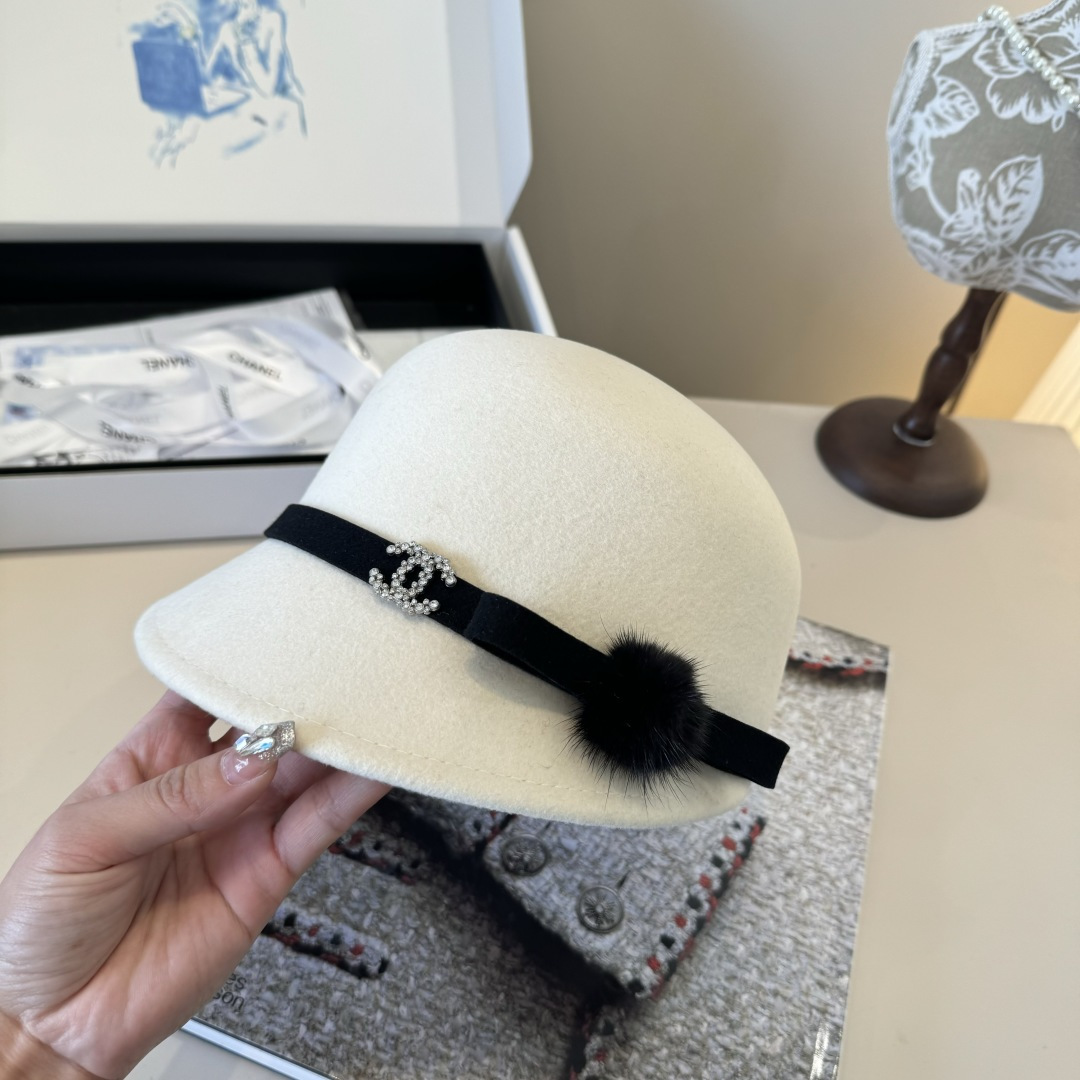 NO:365382,White Chanel wool military cap, 100% wool fabric, must-have for internet celebrity bloggers, head circumference 57cm hat, fisherman hat, baseball hat, knit hat, chanel, chanel, espadrilles, hats白色 Chanel香奈儿羊毛军帽,百分百羊毛面料,网红博主必备,头围57cm帽子渔夫帽棒球帽针织帽,帽子,chanel,chanel,espadrilles,hats,hat