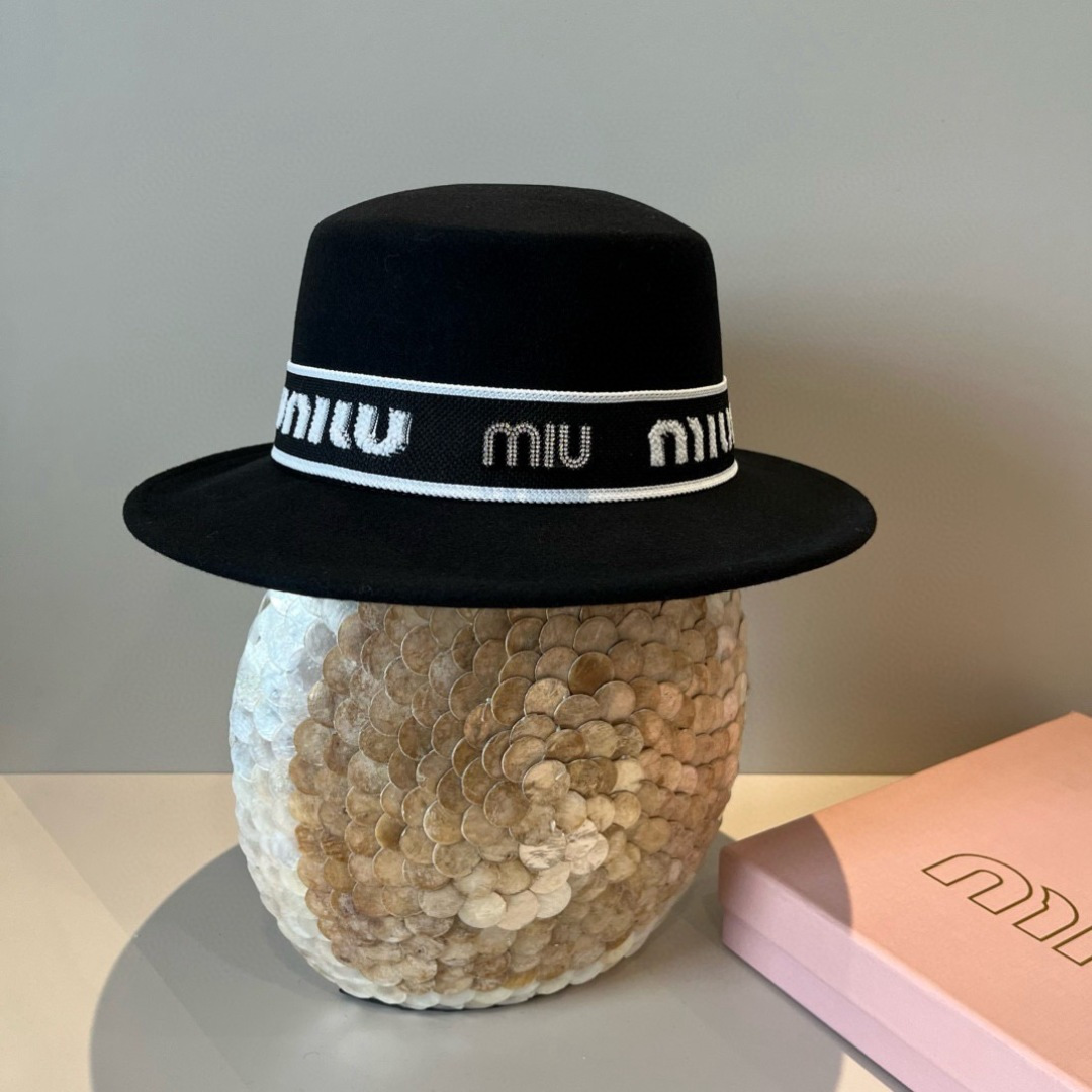 NO:643539,Black miumiu autumn and winter new wool top hat, flat top hat, 100% wool fabric, head circumference 57cm hat, fisherman hat, baseball cap, knitted hat, hat, miumiu, espadrilles, hats19860909黑色 miumiu缪缪秋冬新款羊毛礼帽,平顶礼帽,百分百羊毛面料,头围57cm帽子渔夫帽棒球帽针织帽,帽子,miumiu,espadrilles,hats,hat