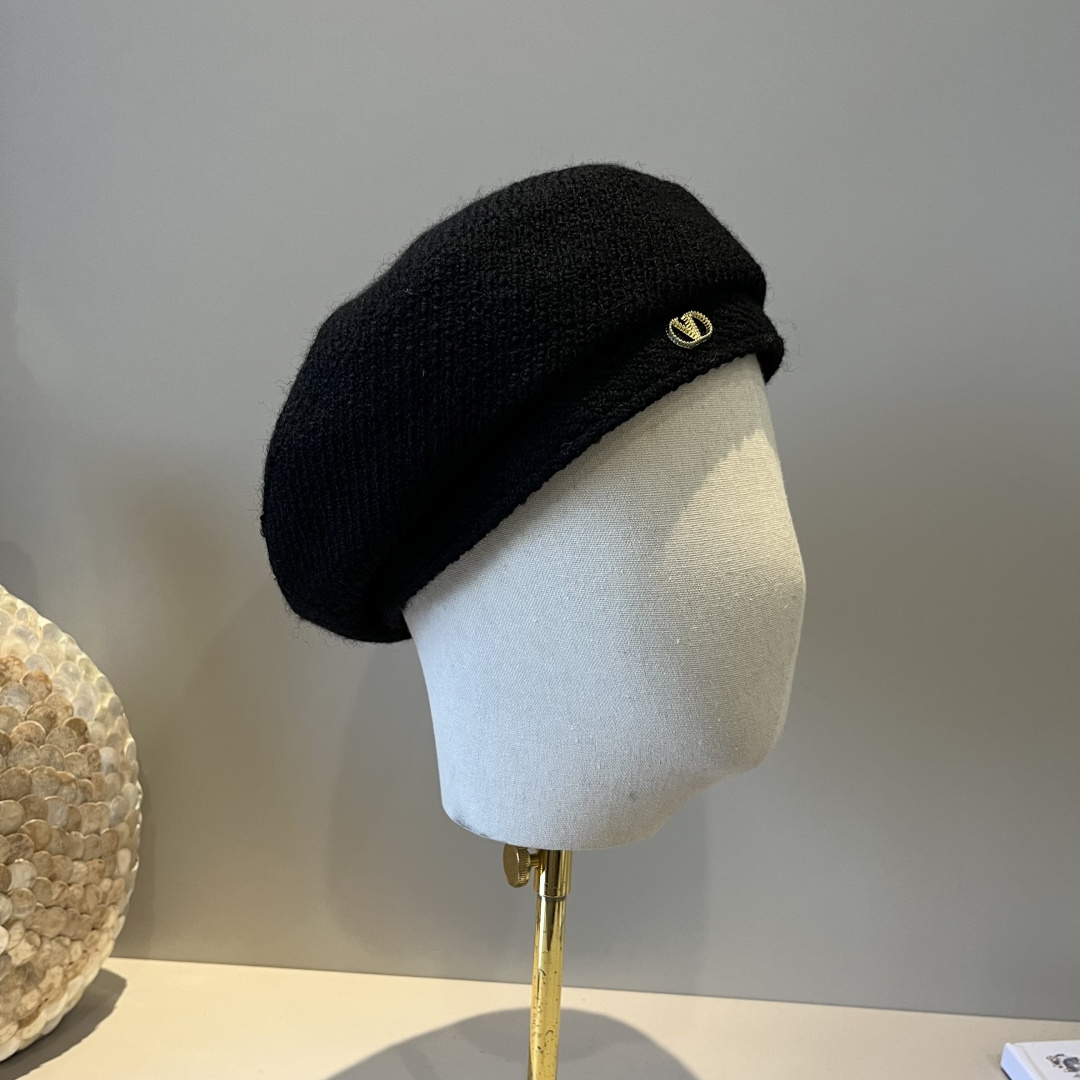 NO:532545,Valentino new beret head circumference 57cm hat fisherman hat baseball hat knit hat, hat, valentino, espadrilles, hats19860909华伦天奴新款贝雷帽 头围57cm帽子渔夫帽棒球帽针织帽,帽子,valentino,espadrilles,hats,hat