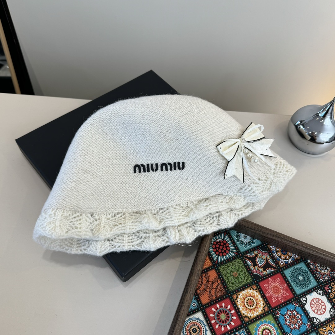 NO:532585,Miumiu Miu new hand-catch knitted hat, head circumference 57cm hat fisherman hat baseball hat knitted hat, hat, miumiu, espadrilles, hats19860909miumiu缪缪新款手抓针织帽, 头围57cm帽子渔夫帽棒球帽针织帽,帽子,miumiu,espadrilles,hats,hat
