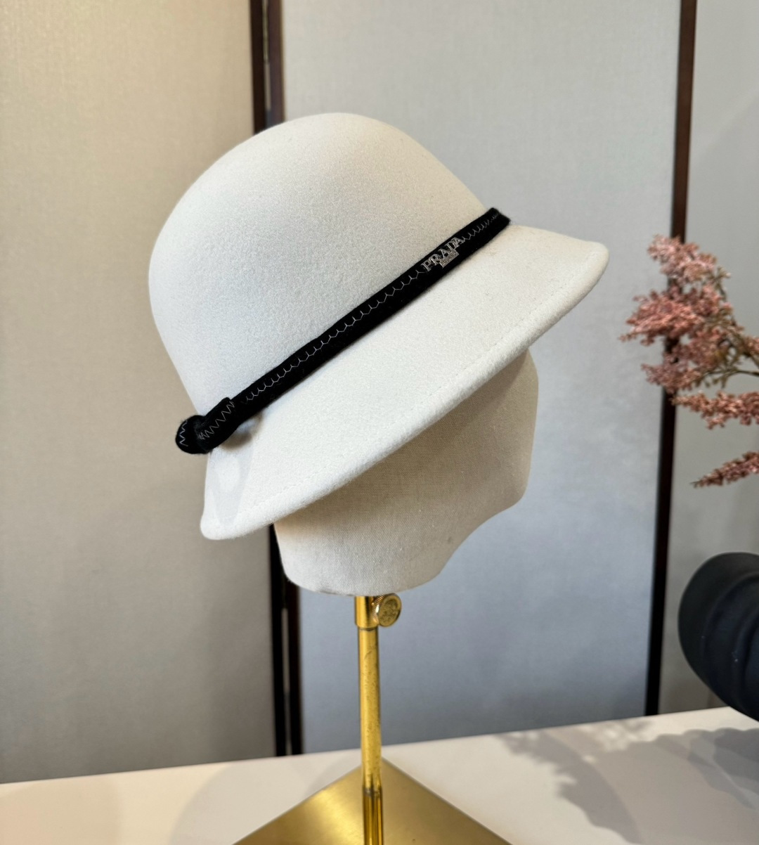 NO:532445,White 2025 Prada new basin hat, 100% wool head circumference 57cm hat Fisherman hat Baseball hat Knit hat, hat, prada, espadrilles, hats19860909白色 2025普拉达新款盆帽,百分百羊毛 头围57cm帽子渔夫帽棒球帽针织帽,帽子,prada,espadrilles,hats,hat