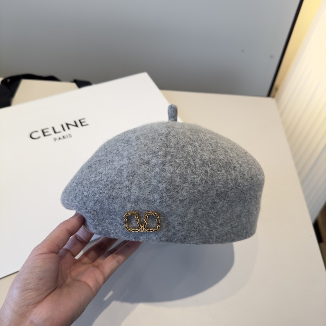 NO:617345,Valentino new wool beret, 100% wool fabric, head circumference 57cm hat fisherman hat baseball cap knitted hat, hat, valentino, espadrilles, hats19860909华伦天奴新款羊毛贝雷帽,百分百羊毛面料,头围57cm帽子渔夫帽棒球帽针织帽,帽子,valentino,espadrilles,hats,hat