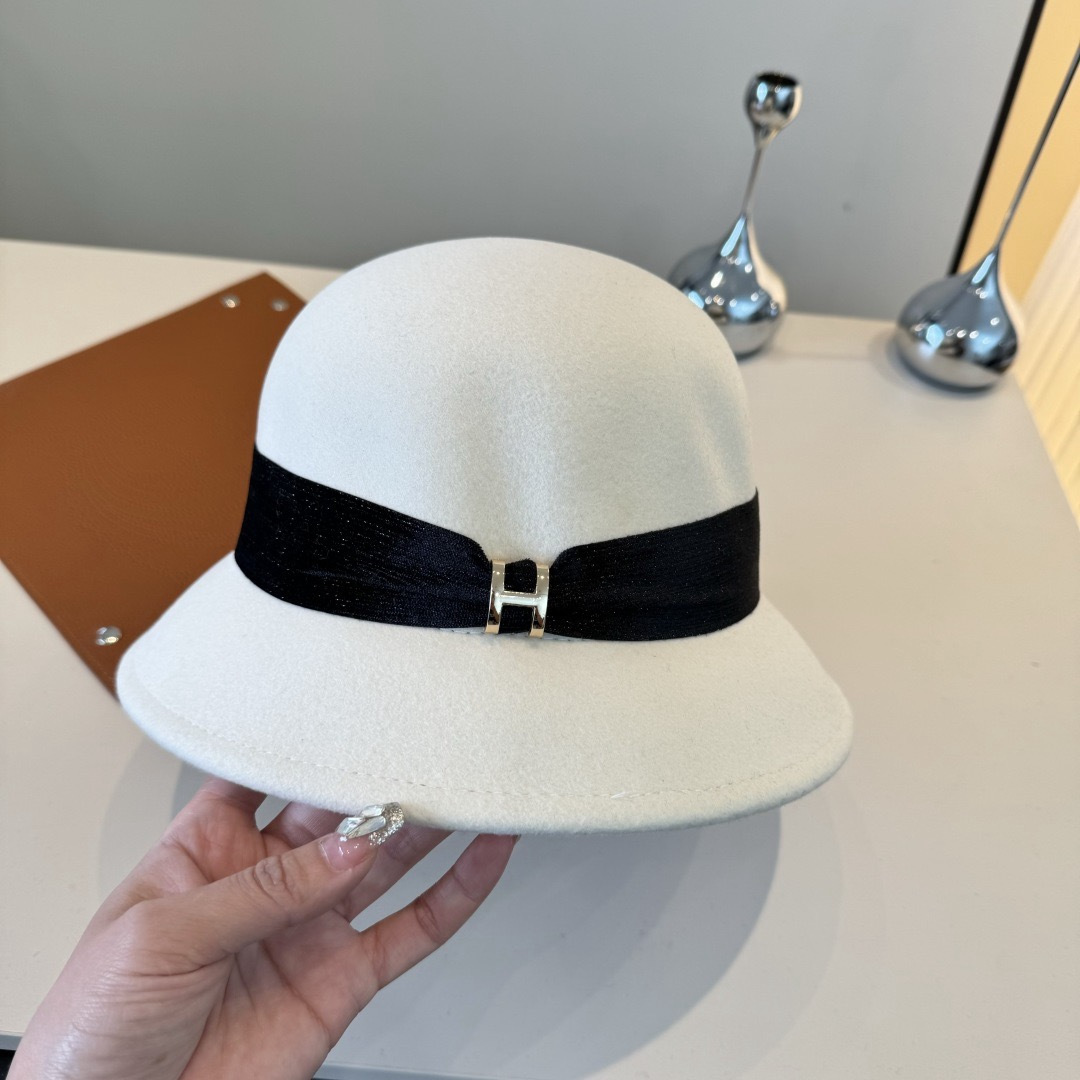 NO:617419,White HEREMS Hermes autumn and winter new wool basin hat, 100% wool irregular tailoring design, a must-have for fashion goddesses, head circumference 57cm, head circumference 57cm hat, fisherman hat, baseball cap, knitted hat, hat, hermes, espadrilles, hats19860909白色 HEREMS爱马仕秋冬新款羊毛盆帽,百分百羊毛不规则剪裁设计,时尚女神必备,头围57cm 头围57cm帽子渔夫帽棒球帽针织帽,帽子,hermes,espadrilles,hats,hat