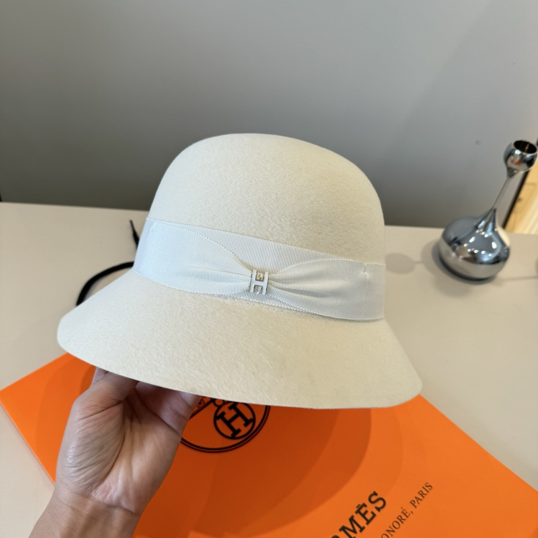 NO:617406,White Hermès new autumn and winter wool basin hat, 100% wool fabric, head circumference 57cm hat, fisherman hat, baseball cap, knitted hat, hat, hermes, espadrilles, hats19860909白色 爱马仕新款秋冬羊毛盆帽,百分百羊毛面料、头围57cm帽子渔夫帽棒球帽针织帽,帽子,hermes,espadrilles,hats,hat