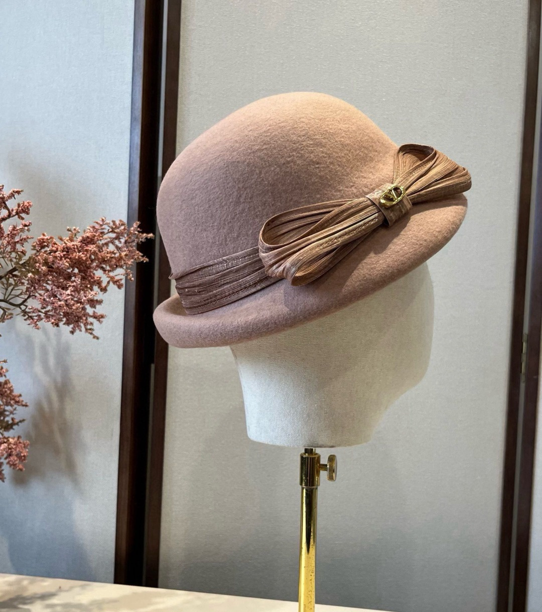 NO:617436,Valentino new autumn and winter wool basin hat, 100% wool fabric, head circumference 57cm hat, fisherman hat, baseball cap, knitted hat, hat, valentino, espadrilles, hats19860909华伦天奴新款秋冬羊毛盆帽,百分百羊毛面料、头围57cm帽子渔夫帽棒球帽针织帽,帽子,valentino,espadrilles,hats,hat