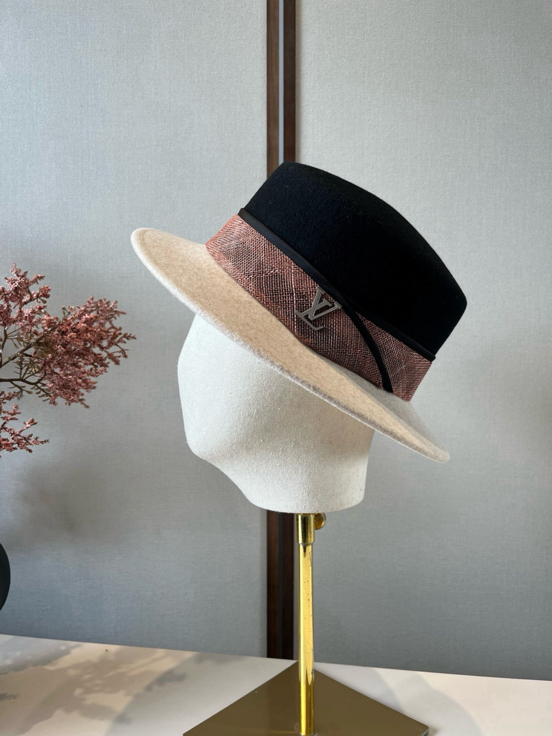 NO:617460,Lv Louis new wool top hat, flat top hat, 100% wool fabric, head circumference 57cm hat fisherman hat baseball cap knitted hat, hat, louis vuitton, louis vuitton, espadrilles, hats19860909Lv路易斯新款羊毛礼帽,平顶礼帽,百分百羊毛面料,头围57cm帽子渔夫帽棒球帽针织帽,帽子,louis vuitton,louis vuitton,espadrilles,hats,hat