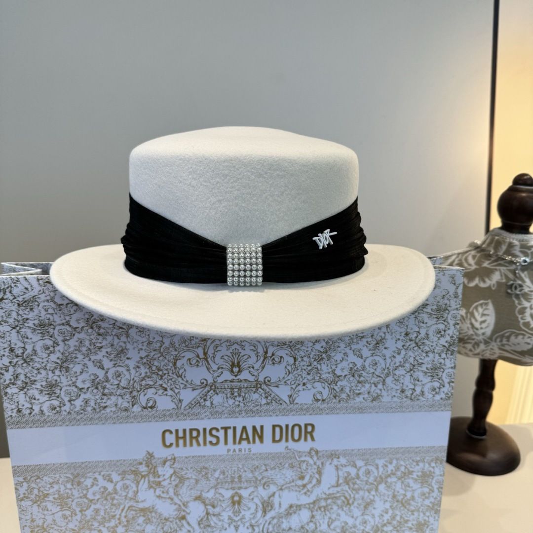 NO:617438,White Dior Dior new wool top hat, flat top hat, 100% wool fabric, head circumference 57cm hat, fisherman hat, baseball cap, knitted hat, hat, dior, dior, espadrilles, hats19860909白色 Dior迪奥新款羊毛礼帽,平顶礼帽,百分百羊毛面料,头围57cm帽子渔夫帽棒球帽针织帽,帽子,dior,dior,espadrilles,hats,hat